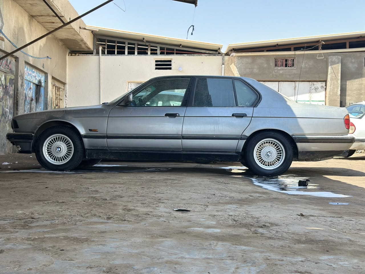 سلام  عليكم للبيع BMW 735 موديل 1993 سياره فول سياره جاهزه كلشي شغال كهربائيات بلاد كله بلاد مكينه وكير نعمه من الله للاستفسار الاتصال على الرقم ***********
