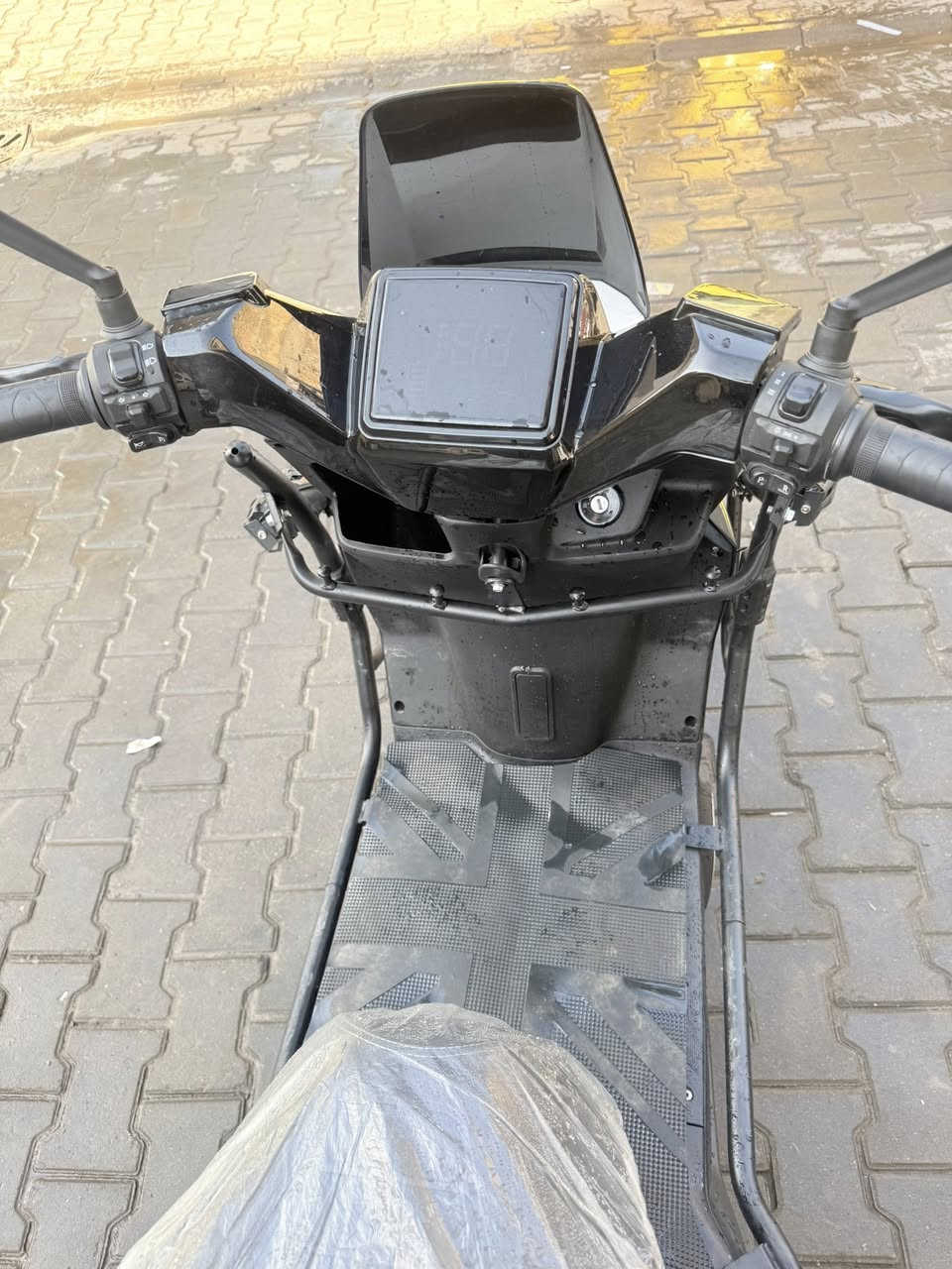 شحن نوع صقر  مشحونه 6 مرات فقط  موديل 2026 بعدها لوك جديده السعر 800 الف مكاني بغداد قرب النهضه ***********
