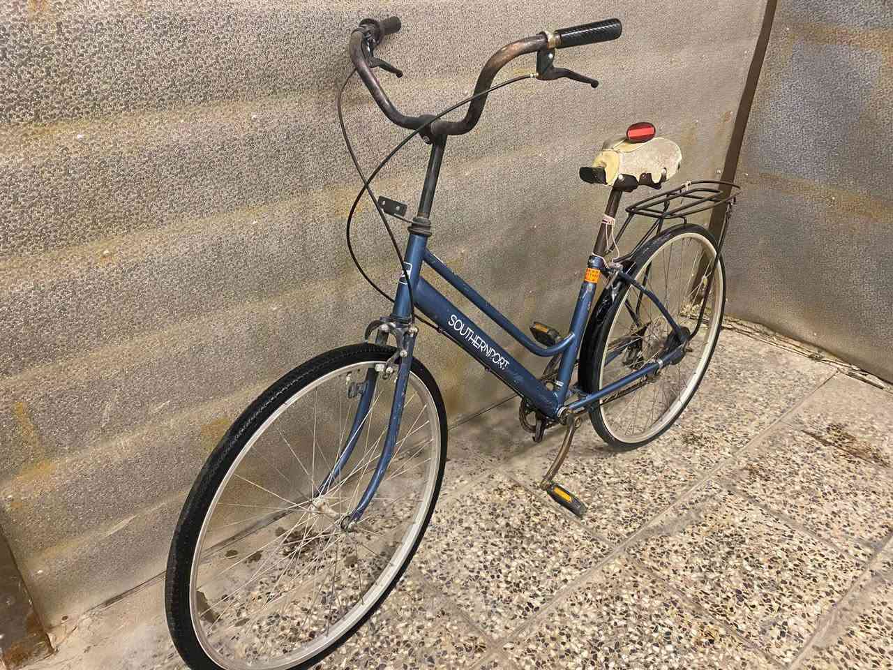 سلام عليكم شباب هذه البايسكل للبيع ياباني اصلي شرط الفحص البايسكل نضيف بس يرادله تبديل تأير خلفي بس البايسكل نضيف السعر 50 الف وبي مجال عنواني بغداد الغزاليه تواصل خاص او على الرقم *********** واتساب
