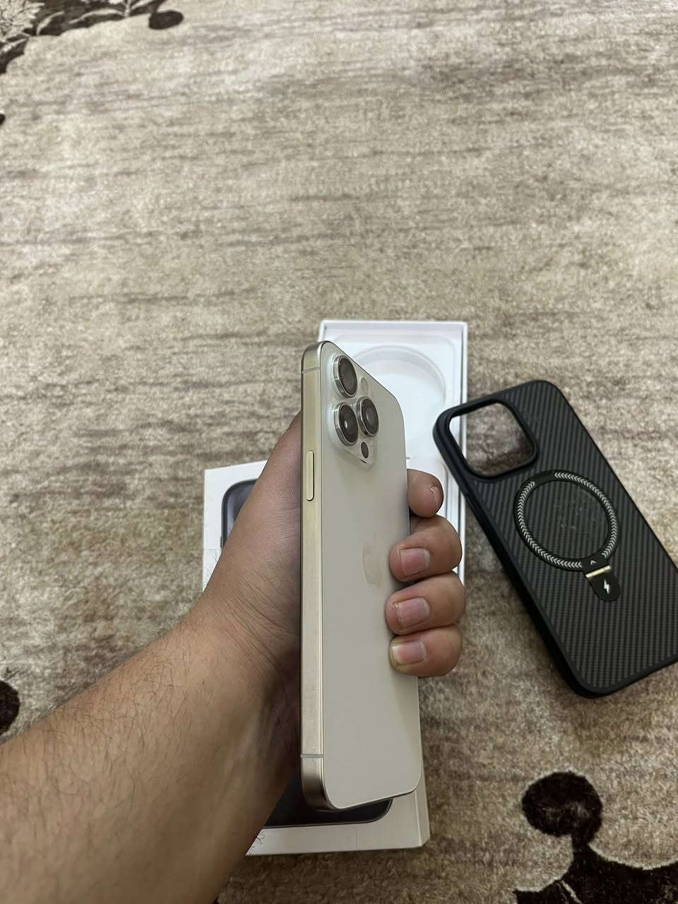 ايفون 15 برو ماكس (( وتر بروف ضد المي )) شرق اوسط (( ماستر )) للبيع او مراوس ب ايفون فقط واخذ فرق :-
لونه ابيض مميز ✅
ذاكرته 256 ✅
بطاريه 91 مشحون 320 مرا فقط ✅
وتر بروف ضد الماي ✅
شاصيه كفاله عامه حت من الزلغ ✅
شرق اوسط ماستر AA/A ✅
كامل ملحقاته كارتونته و كيبله الاصلي الكتان وكفر ماكسيف ولزكه مضلل ضد الكسر ✅
الجهاز حيلل حيلل نضيف وبعده بحاله الوكاله وترا ماكو 15 بهل نضافه ابد استخدام شخصي وعله وضع الشركه والك بي ضمان شهر كامل من باب بيتي الهل درجه الجهاز جديد  السعر مليون 
العنوان بغداد
***********
