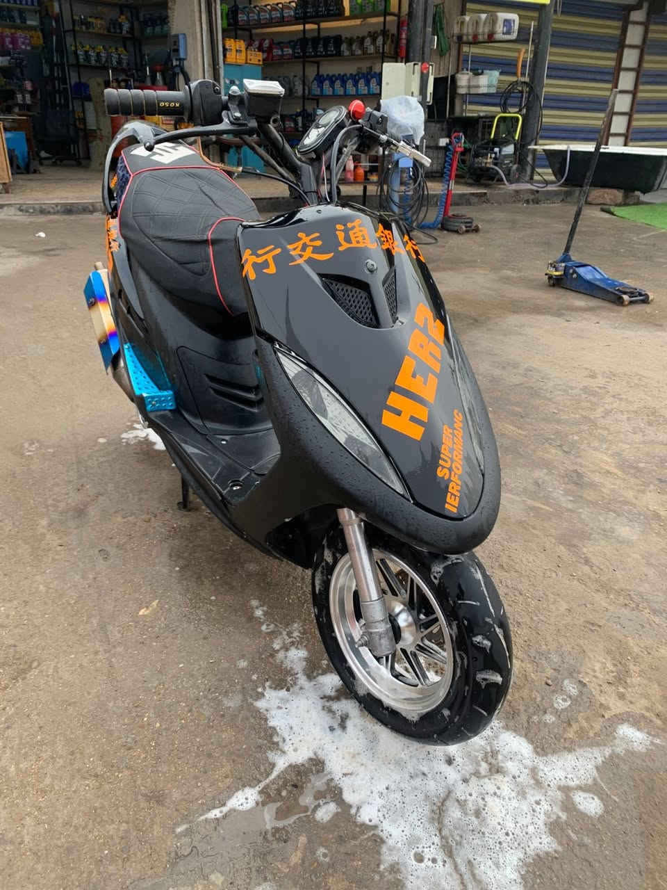 سلام عليك دراجه ماكس عدله الدراجه خير من الله بيها مكينه شك الكاع لا نضوح ولا تبخير بيها كلجات رياضي مكينه ٥٥ إذا متشلع الكاع متاخذها بيها وياله نجمه رياضي زوج وصدر امامي وكفرات  اربع ولفات العنوان البياع تقاطع درويش الرقم ***********
