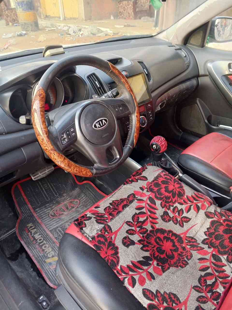 سلام عليكم سيراتو موديل 2013 فول مواصفات فتحة سقف بصمة ويل 17 واحد على واحد رقم اربيل دولي وكالة ثاني يوم بيها اربع قطع صبغ بدون حادث باقي كلة كفالة وين ميعجبك افحص سعر 93 تواصل ***********
