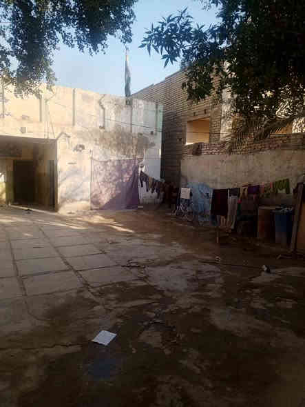 السلام عليكم دار للبيع اوقاف  260 قريب على الامام 
البيت عاوزه ترمين فقط وشويه ناصي السعر مناسب جدا الموقع حلو ومرتب تفاصيل البيت والسعر ادخل خاص وبيك خير وتدلل (***********)
*********** هذا فقط واتساب
