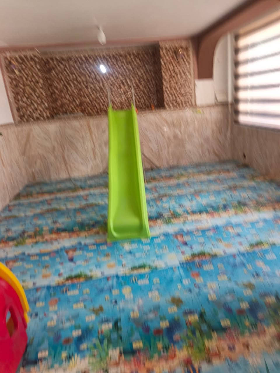 سلام عليكم. اكو غراض للبيع مستعملات شي قليل
١رحلات 
٢جرابي مال اطفال
٣دولاب 
٤الاعاب أطفال 
الأسعار جداً مناسبه 
رقم الهاتف ***********
