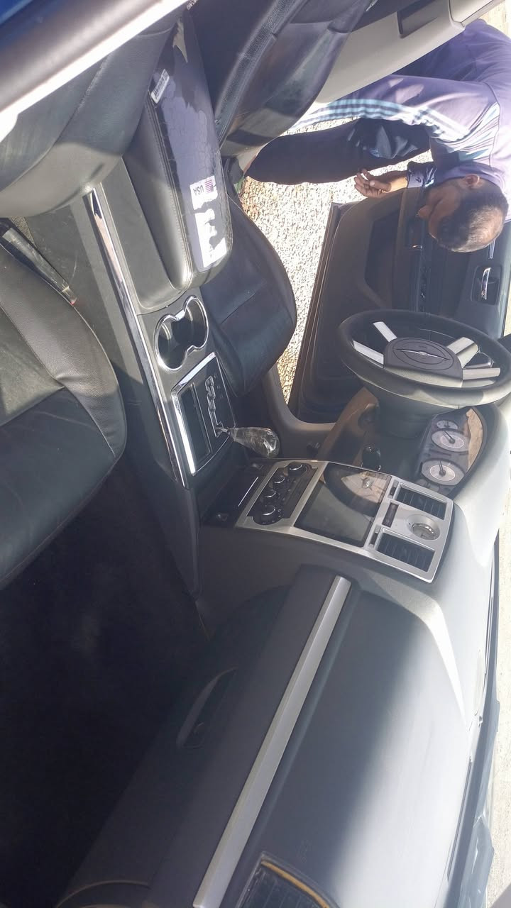 السلام عليكم
اوباما ادوات 
كص  كص
سياره جديده 
كير مكينة 
حدادية 
تخم تاير 
تتفئه تبريد 
كهربائيات 
عضمها جديد 
دواخل جدد
السعر 45
وبيه مجال حك جيه
سياره مال كناي متعوب عليها 
الاستفسار اتصل 
***********
