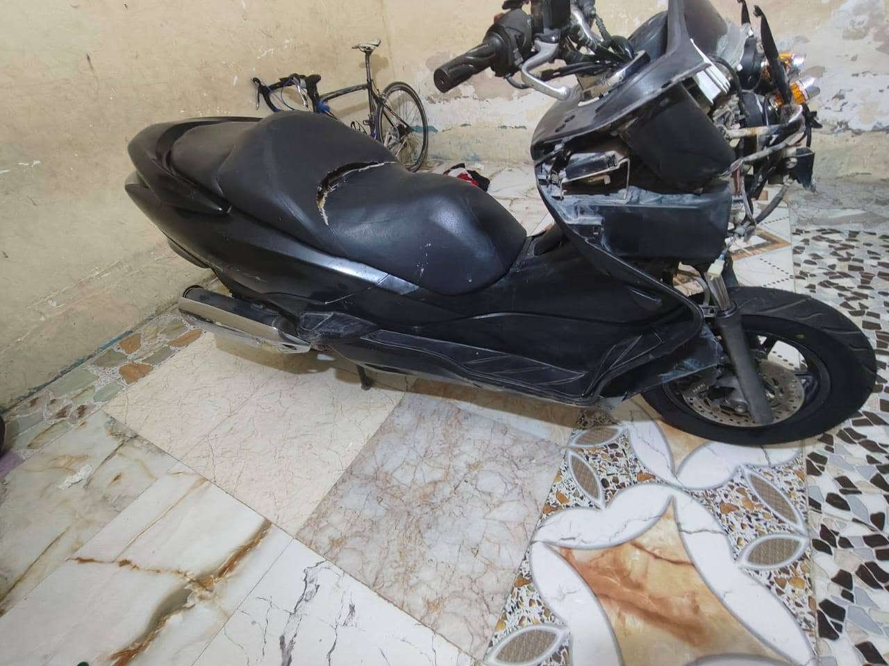 سلام عليكم فورزه 010 كوم حديد بيه حادث بس بجم حماوته تصعد/  سعر 400 بي مجال/واسط كوت حي الجهاد / اتصال  ***********...
