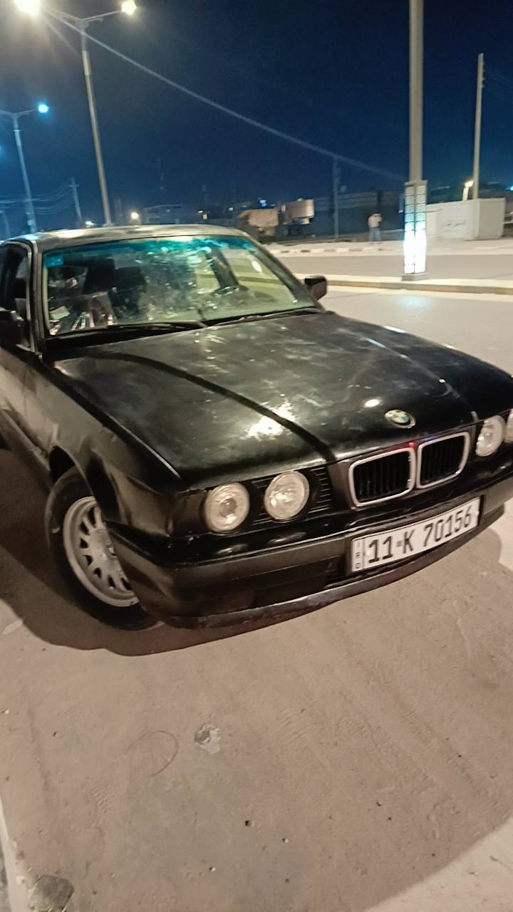 سلام عليكم ورحمه بي ام موديل 1991 رقم بغداد سنويه ما منتهيه  راعيها بل بصره مكينه مسكر  مابيها ضربه وما مصبوغه عام بيها مكانات صبغ  السعر 50 وبيها مجال  مكاني أبو لخصيب *********** البصرة, العراق
