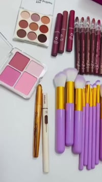 باكج فالنتاين • مكياج متكامل • هدية فاخرة