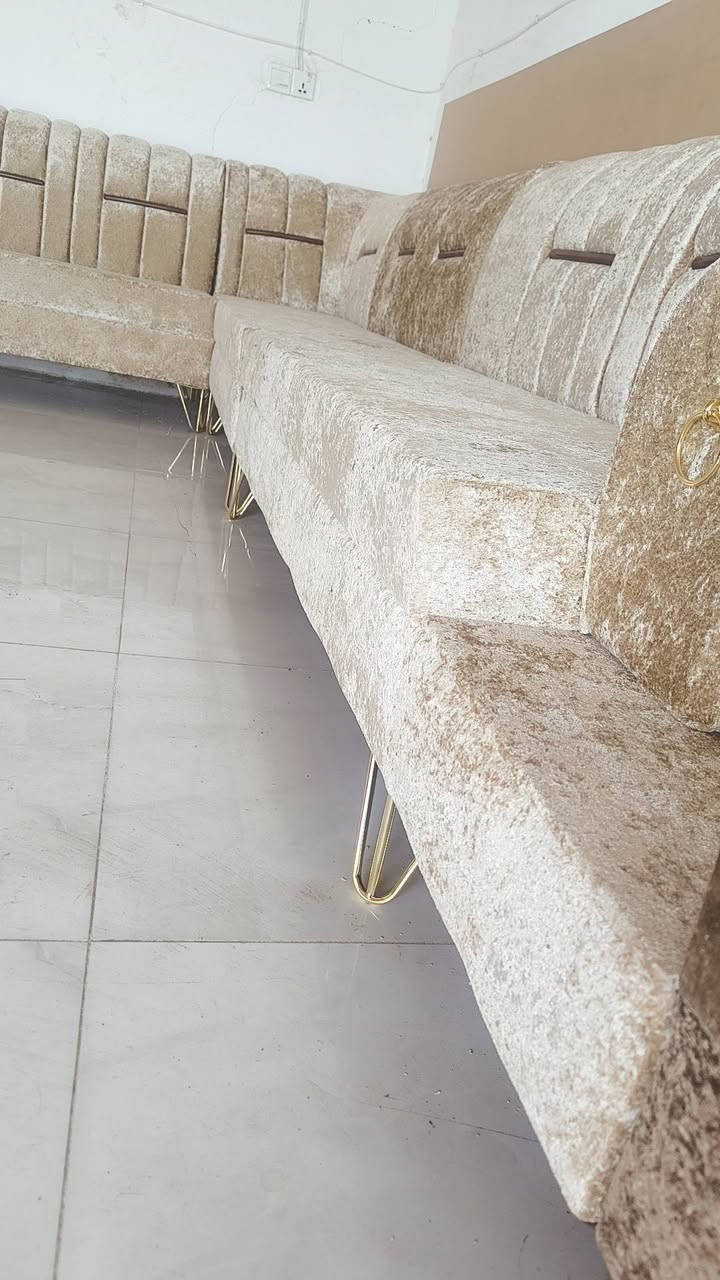 اسلام عليكم شباب عندي 4دواوين جديد غير مستعمل 11مقعد سبعه متر بلوك اسود صندوك بلاويد سفنج7سم مميز اول رجل حديد شقل درجه اوله الي يخدمنه ع باب الله يراسل او يتصل سعر المفرد 320.  ***********
