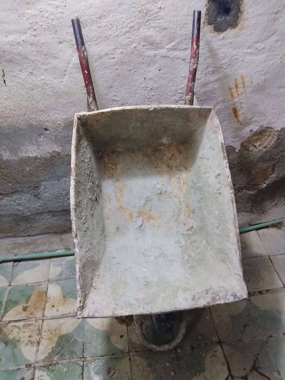 للبيع مكانهن نجف حي الرحمه سعر مناسب رقم الموبايل ***********
