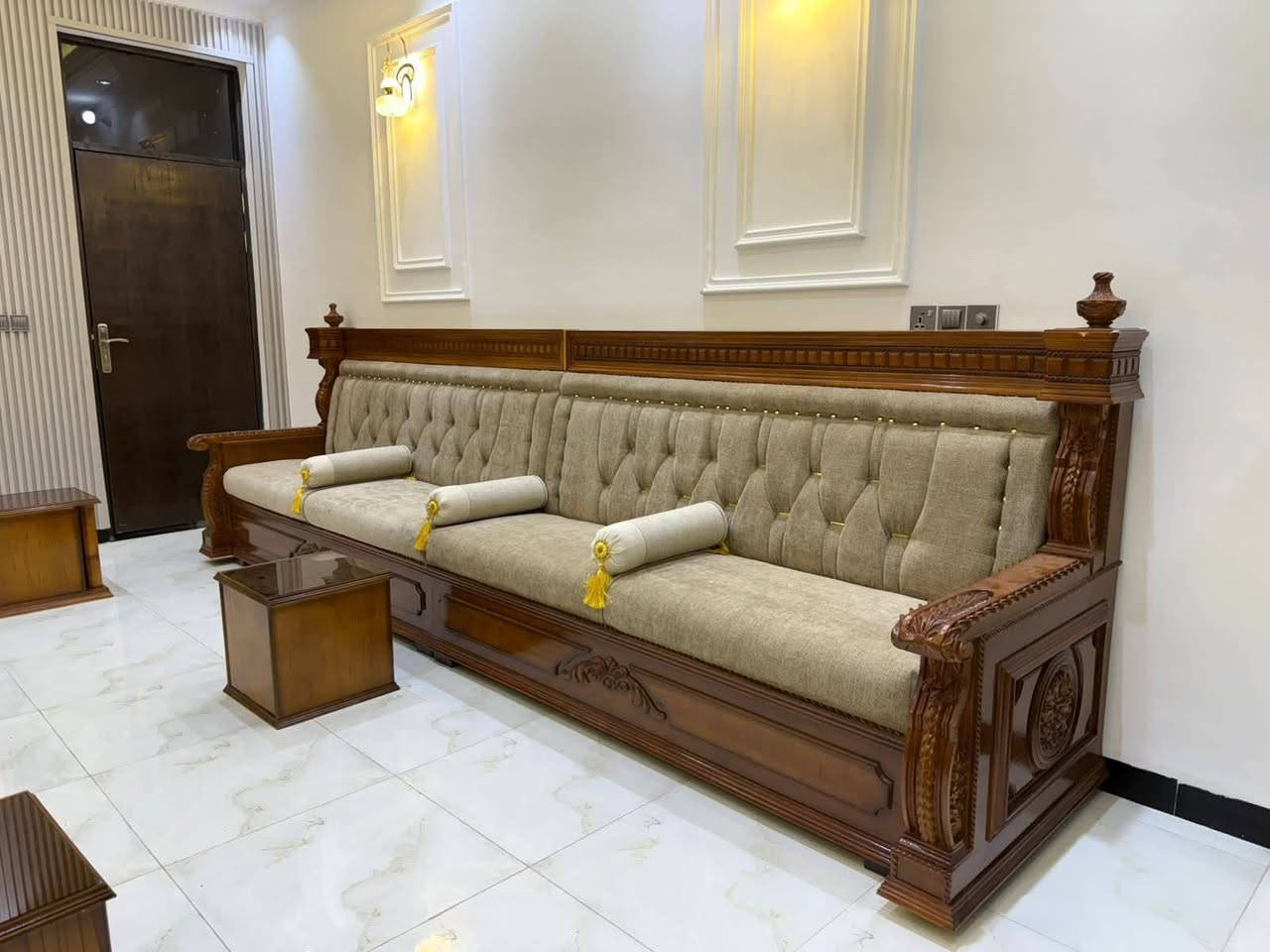 تنزيلات
---------
بمناسبه الاعياد ..وفضل الله علينا ..
يعلن معمل العرجان للدواوين عن تخفيضات كبرى لدواوين الصاج .لزبائننا الكرام .. 
#سعر_المتر_ديوان_صاج_هو
(١٣٥ ) الف للمتر الواحد لكافه تصاميم
______________________
المواصفات
خشب جام روسي ..وبلاويد صاج تركي.
#خامات حسب الطلب ،الوان والنوعيه ومن ارقى المناشئ
[(قديفه ،شانيل،مشجر،خاولي،كابوي،مرمري،)]
#والوان الاصباغ حسب طلب ..
كافه الوان الاخشاب ..
الاسفنج مميز اول وبضمان خنس سنوات ..
#اي تصميم ونقشه وحسب رغبه الزبون هو ١٣٥ الف للمتر  ..
رضاكم عنا هو مانطمح وعملنا مايميزنا ..
نتميز بكم ..
موفق العرجان 
***********
***********
نمنم
***********
