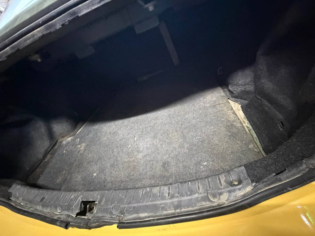 كورلى 2007 
السياره جاهزه مبيها نقص 
حدادياتها زينه 
تخم تايرات 
بيها جاملغ خلفي وقبق الجنطه بجمها كبس 
رقم جديد هيئه مصفره
رقمي *********** بغداد, العراق
