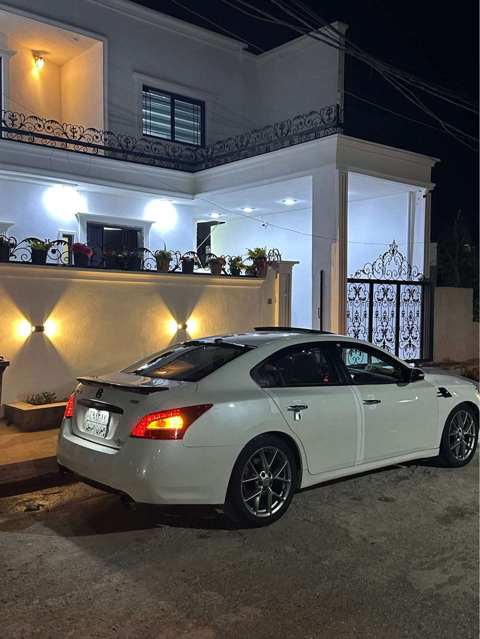 نيسان ماكسيما خليجي فول مواصفات 
موديل 2010
بصمه 
سقف سلايد 
تحديد سرعه 
كير اوتو سبورت عادي
كشن هيتر 
كشن كهربائي 
برده خلفي 
وبقيه المواصفات معروفه للمكسيما 
تبريد تدفئه شرط 
كير محرك شرط مامفتوح 
كهربائيات بشرط 
رقم وسنويه منتهي 
 بيها قطعه وحده باب سكن بخ 
بدون دواخل بدون ايرباك 
سعر 100 وبي مجال 
رقم  *********** كركوك, العراق
