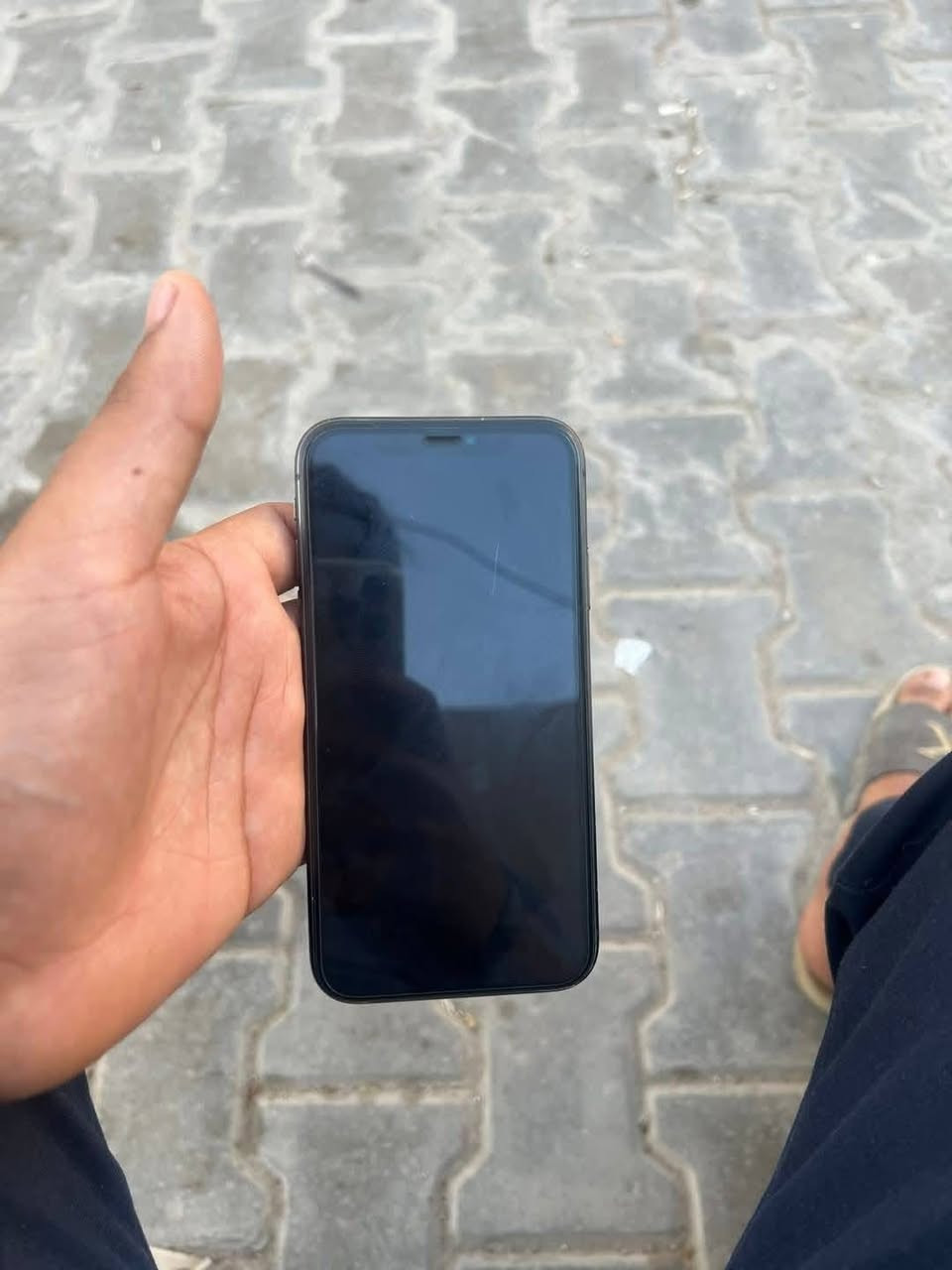 ايفون11عادي للبيع   ذاكره64 بطاريه84كفاله عامه وياه كارتونه وشاحنه          ***********
