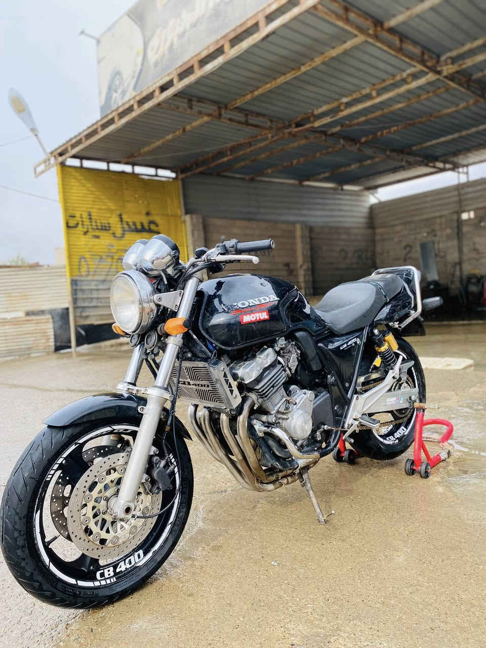 سيبي فور 400 
لون اسود موشم. كلش مميز لون وحيد بل عراق 
عليه ايدامه كامله  تخم تاير  تخم دسك دهن موتل  كابريتر جديد   باتري جديد شرط فقط دهن  بانزين. الصبح نكره سلف 
السعر 15 ورقه 
*********** عنواني كركوك
