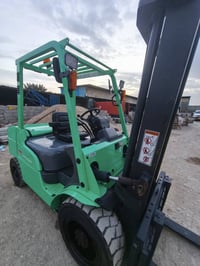 رافعة شوكية • ميستوبيشي ٢٠١٣ • ٣ طن