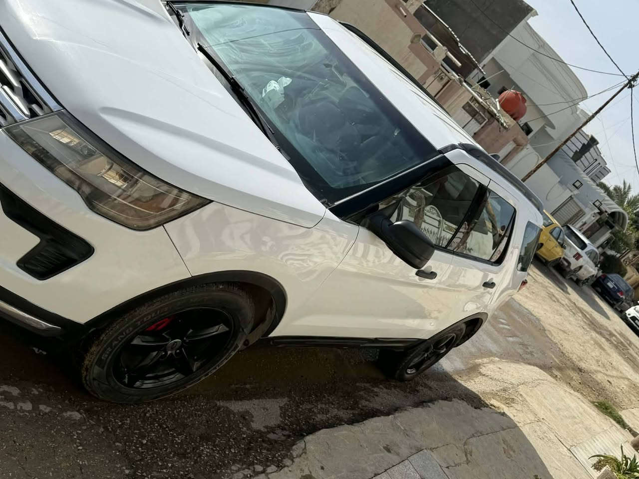 فورد اكس بلور ١٨ سبعه راكب رقم بغداد باسمي مواصفات عاديه ٦سلندربيضاء الون السعر ١٨٠وبيه مجال الاتصال***********
