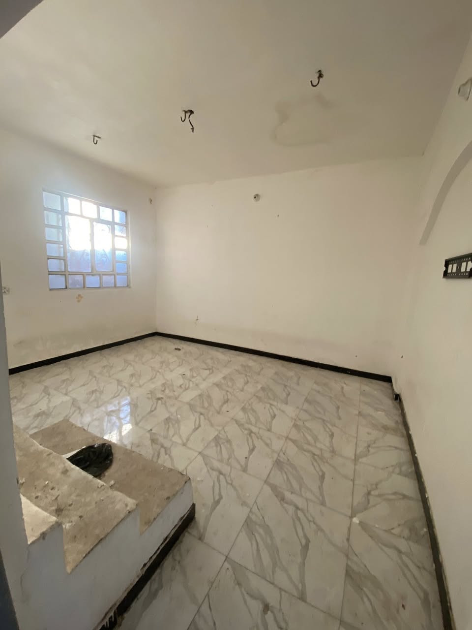 دار للايجار
✨ تفاصيل الدار:
• 2 غرف نوم مريحة
• صالة
• استقبال
• مطبخ
• صحيات
• 2 مناور
• المساحة 160 متر

💰 الإيجار: 450 ألف فقط وبي مجال للنقاش للجادين

📍 الموقع: حي النصر – شارع الملعب

الدار مناسبة للعائلة وموقعها هادئ وقريب من الشارع والخدمات.

📩 للجادين فقط – المراسلة خاص أو اتصل 
***********
