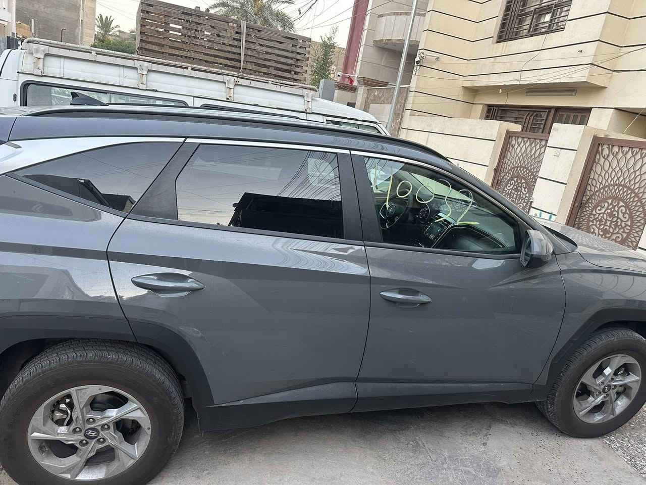 السلام عليكم سيارة توكسان موديل 2024 Htrack السياره نص فول معروفة مواصفاتها 
1-AUTOHOLD
2-سايد بريك بصمة 
3-تدفئة كشنات 
4-تحكم كهربائي كشن السايق 
5- مثبت سرعة وتحديد مسار وقيادة ذاتية 
وتحكم مري جانبيه وهواي بيها بعد السياره كلشي مناقصها خير من الله مكينتها 2500 gdi ومرقمة بغداد بأسمي تحويل ثاني يوم حادثها موجود بالصور مكاني بغداد شارع فلسطين سعرها 195 للاستفسار ***********
