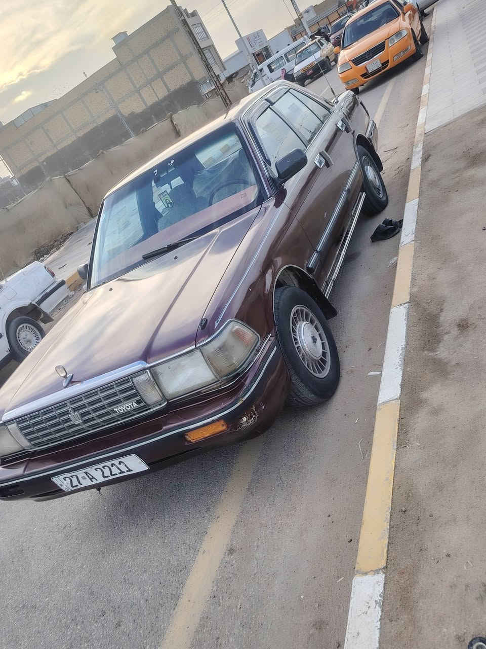 السلام عليكم سياره كراون سيدان ايسر بلاد لون ماروني  مديل 91 رقم انكليزي سنويتها 2030يله تصقط رقم مميز السياره كفاله من ضربه وكص ونقل جثه مصبوغه عام جماليه مكينه وكير وتبريد بلكارتون شرط وترايك وين ميعجبك سعرها 57وبيها مجال بصيط حق الجيه هاذ رقي ***********  مكاني ذي قار سوق الشيوخ
