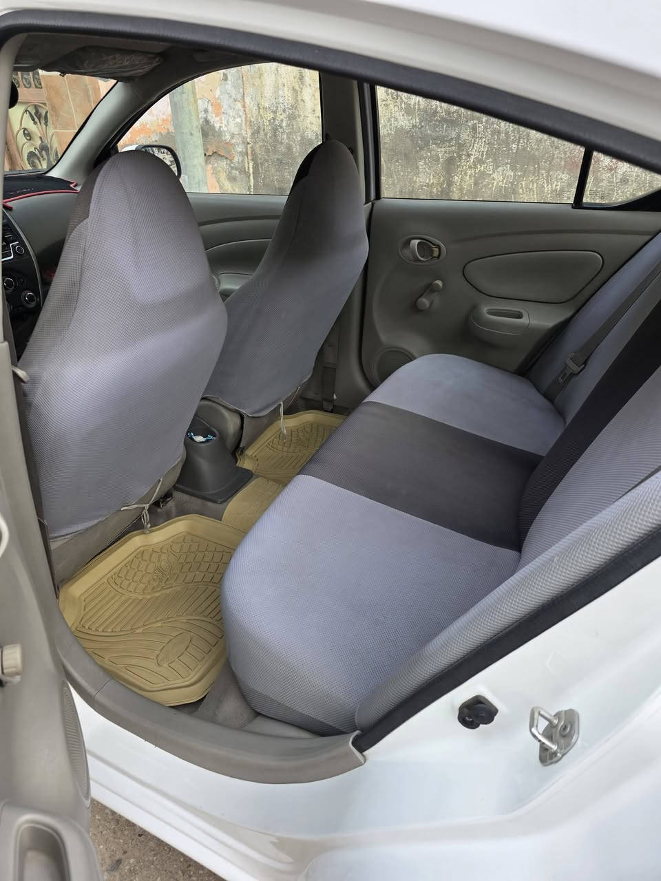 سلام عليكم 
 نيسان صني هندي ام البليته الزركه موديل 2019 
رقم بغداد بأسمي  ماشيه 120 
سنويه وهزه جديده 
سعرها ١١٠ قفل مكاني ديوانية المركز 
***********
