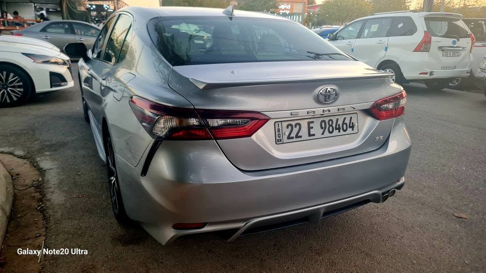 سلام عليكم 
كامري سلفر ٢٠٢٣
داخل لونين مرغوب 
مواصفات se معروفة 
شفتات استيرن رادار وحجر بيئة بلادي ضرره جامرلغ ونص بونيت 
ماشية ٤١ مايل رقم جديد وسنوية جديده مكان كركوك 
رقم *********** كابون بانزين كركوك, العراق
