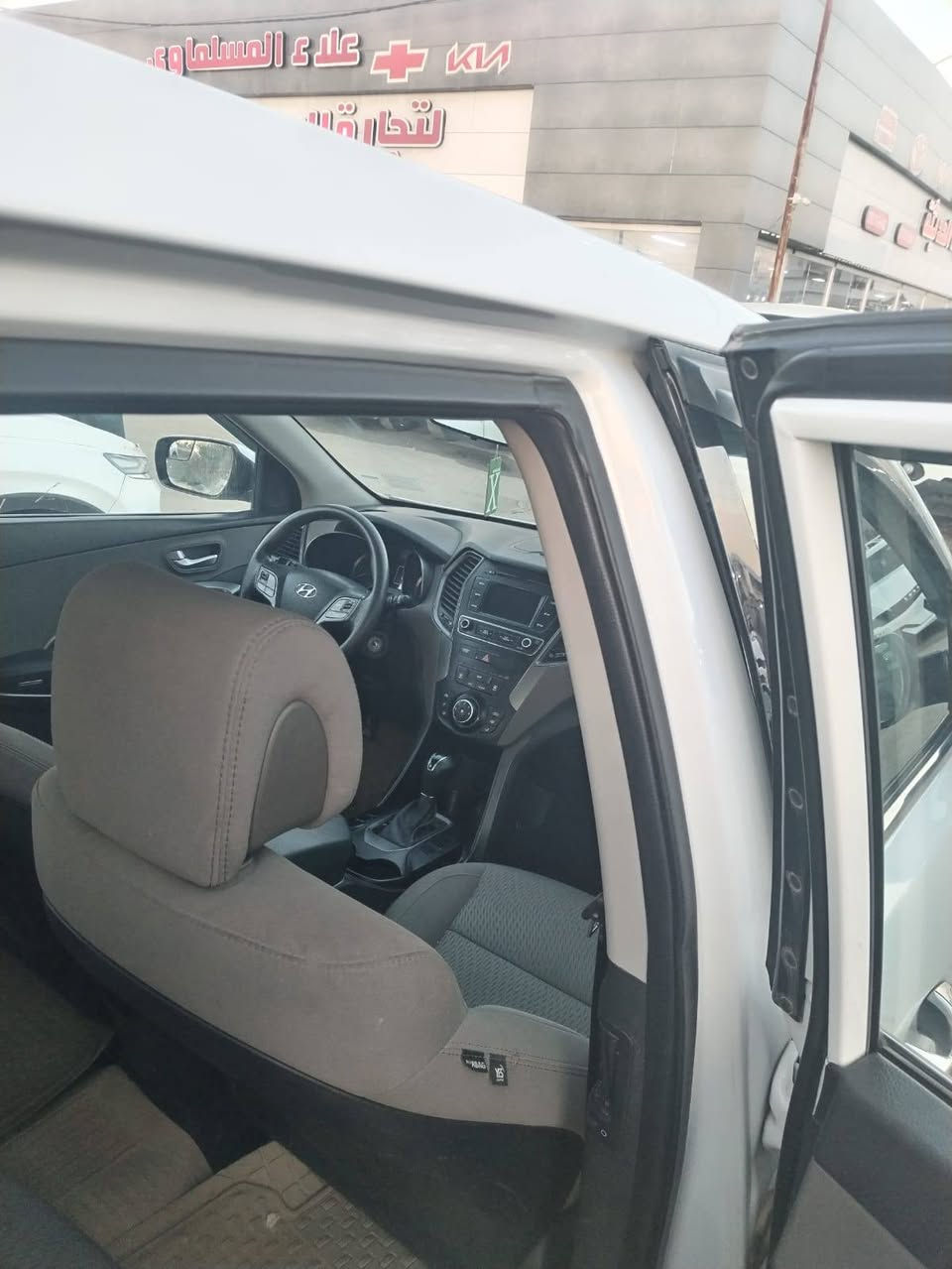 السلام عليكم سنتافي وارد أمريكي السياره كفاله من الحادث كلين فقط دعاميه موديل 2017 مكفوله كير محرك حداديه تخم تاير ويل كروم كله وضع شركه رقم بابل دولي هزه جده مكاني بابل اي استفسار الاتصال علرقم لان لطفأ وليس امرأ لان خاص ماجاوب *********** علمأ السياره بسمي تحويل مباشر والسياره كفاله من بارد وصبغ السعر، 165 وبيه مجال
