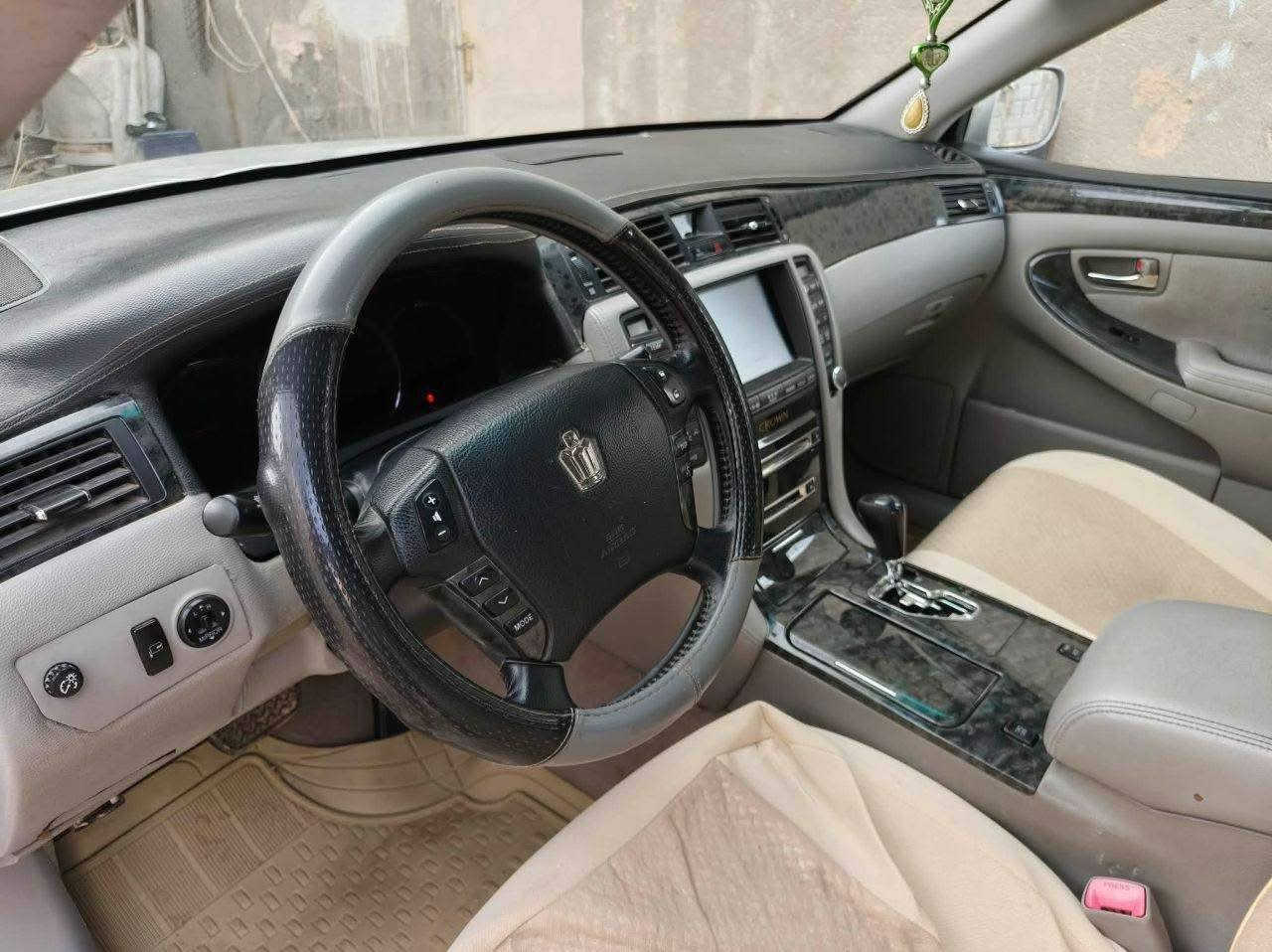 من رخصة اخونه الادمن
كراون شاهينه ادوات متومه طبق الاصل

شاهينه 2007كرستال 

دگمتين 

تحكم ستيرن 

 مسجل يخزن 400 مقطع صوتي

سماعات + دمام شغالات وصوت فول

كشنات جلد ملكي ياباني اصلي 

محرك كفاله 6 

تبريد ثلج بعز صيف 

تحكم خلفي بالصوت والمسجل بالكامل

ويل كب دنگه نيكل بلادي 

3 انظمة قياده عادي وسبورت وثلوج

كهربائياتها كلها شغاله وماتصرف عالسياره فلس واحد

السياره  كصه جنطه شغل  مضبوط

متومه 

ومكانها واسط  شاصي 184

السعر 35 وبي مجال حگ الجيه 

للتواصل عالخاص او الاتصال بالرقم

***********
