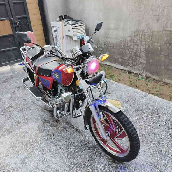 من رخصت الادمن
السلام عليكم دراجه للبيع جونده فحل جديده 
لوك برغي ممفتوح بيها ترايك وين متريد اصولي 
السعر    مليون /  100  الف 

موديل / 2020

***********
