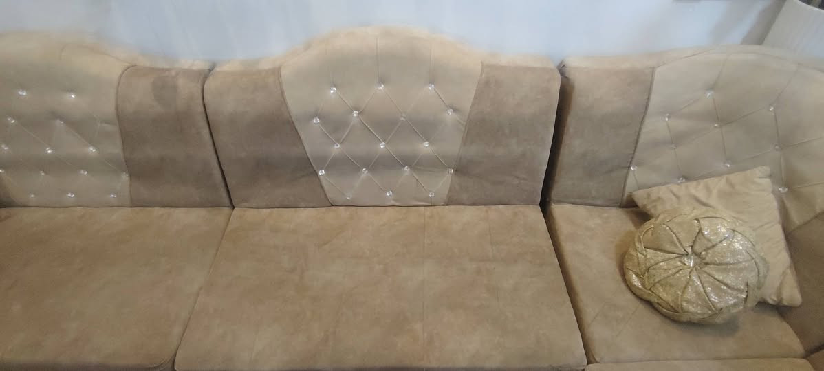 ديوان للبيع
نضيف ما بي شي
٨ نفرات
***********
