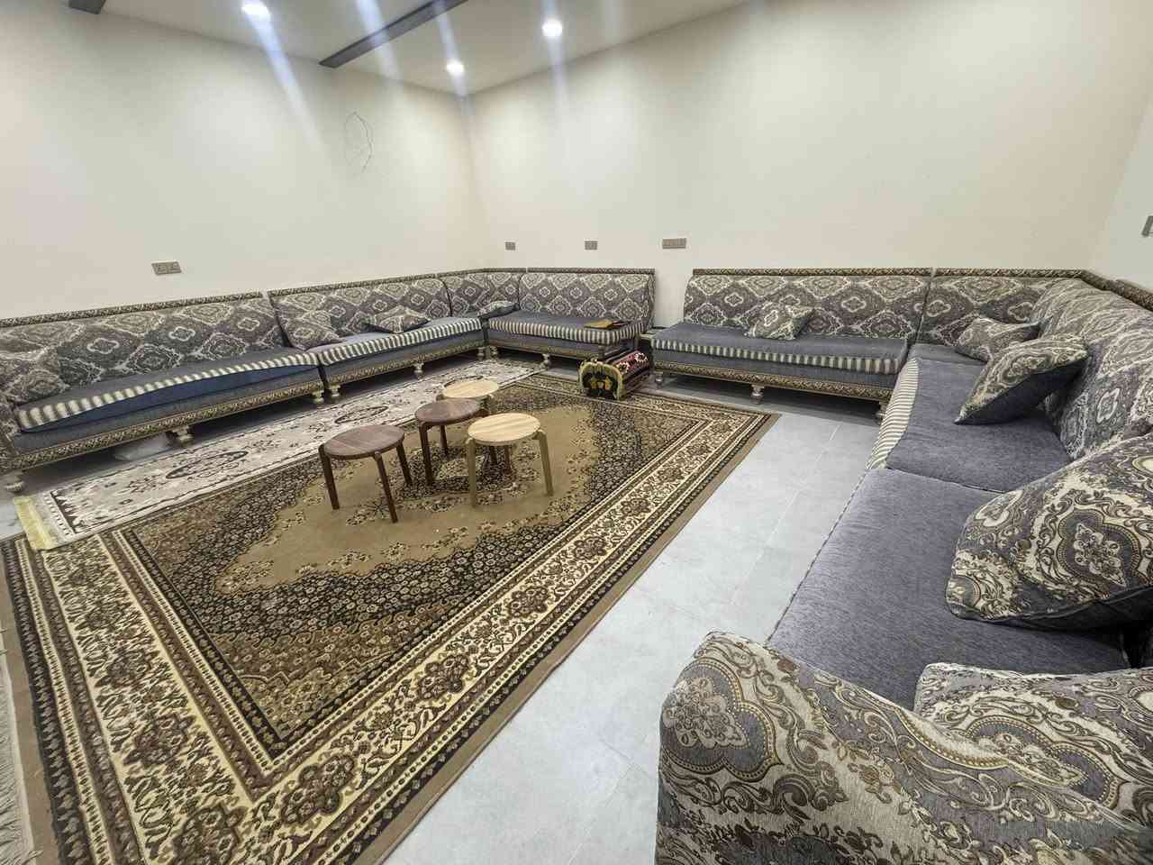 سلام عليكم ديوان كويتي سفنج البغلي نضيف ويا 5 طبلات للبيع سعر 450 راسني واتساب ***********
