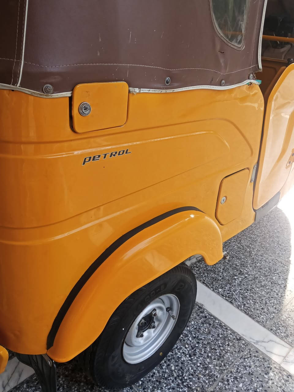 السلام عليكم توك توك موديل 22 رقم السنويه تحويل مباشر كفاله من الصبغ والمعجون مكانها بالشعب شارع الصحه سعرها الاتصال،***********
