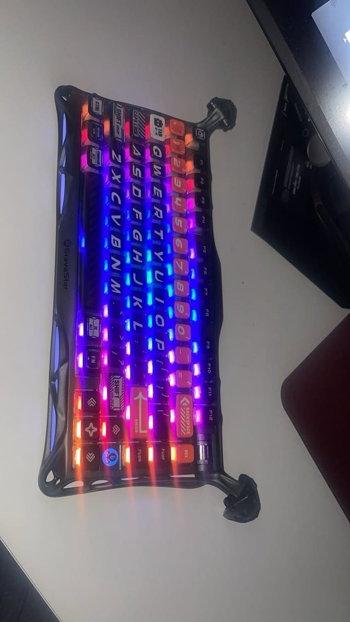 السلام عليكم للبيع
Keyboard gravastar mercury k1 pro wireless 
سعر وتفاصيل تواصل وياية ❤️


**إذا كنت صاحب هذا الإعلان وتريد حذفه لأي سبب، رجاءا أرسل رسالة إلى الدعم الفني**