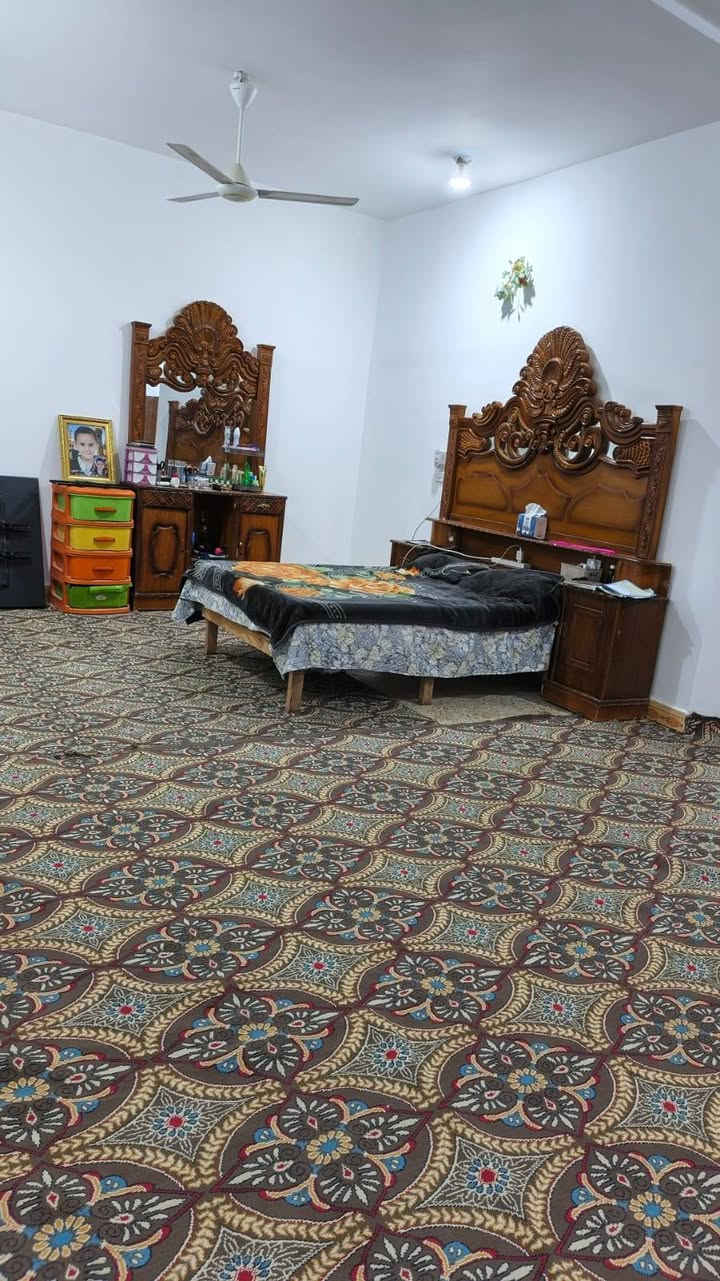 #اللهم صل على محمد وآل محمد 
# البيت للبيع طابو زراعي مداور اسهم 
#حي النفط الزراعي ثاني بيت عن شارع العام 
#المساحة الكلي 350متر مساحه البناء 225 متر
 بناء جديد عالي عن الشارع 
غرفتين وصالتين وبراني ومطبخ كبير وحمامات داخليه وخارجيه وطارمه وحديقه وكراج 
السعر الكلي 150 مع المجال 
لشراء يراجع مكتب الناجح للعقارات السماوة حي الحكم قرب مرطبات فستقه 
#مكتب- الناجح للعقارات 
للإستفسار اكثر مراسلتنا ع الخاص او الاتصال ع الرقم التالي ***********بي وتساب /*********** 
#او مراجعة مكتبنا الواقع في
#الحكم / مجاور مرطبات فستقه علمأ دوام مكتبنا من 9 صباحأ ال 10 ليلأ
