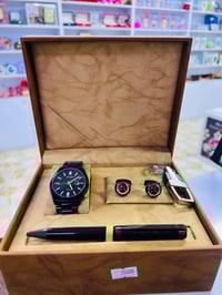 هدايا كرسمس • ساعات أنيقة • نبراس كوت الشهداء