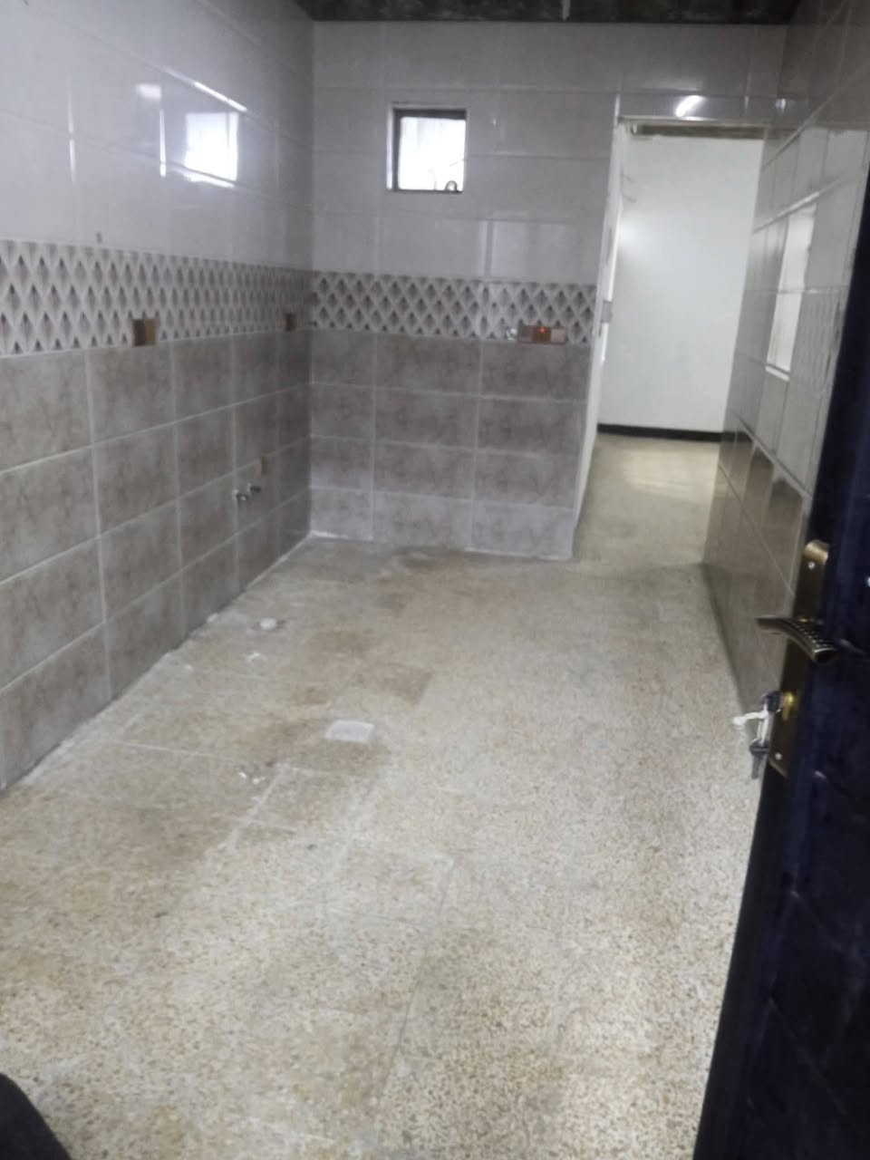 بيت للإيجار 125 متر
بيت للإيجار حي الانتصار شارع 60 خلف جامع الخلفاء يتكون من غرفة وهول واستقبال ومطبخ ومشتملات وبيتونه
ملاحضه البيت فوكو شقه بس معزوله عزل تام 
سعر الإيجار 200 ألف للتواصل
***********
***********
