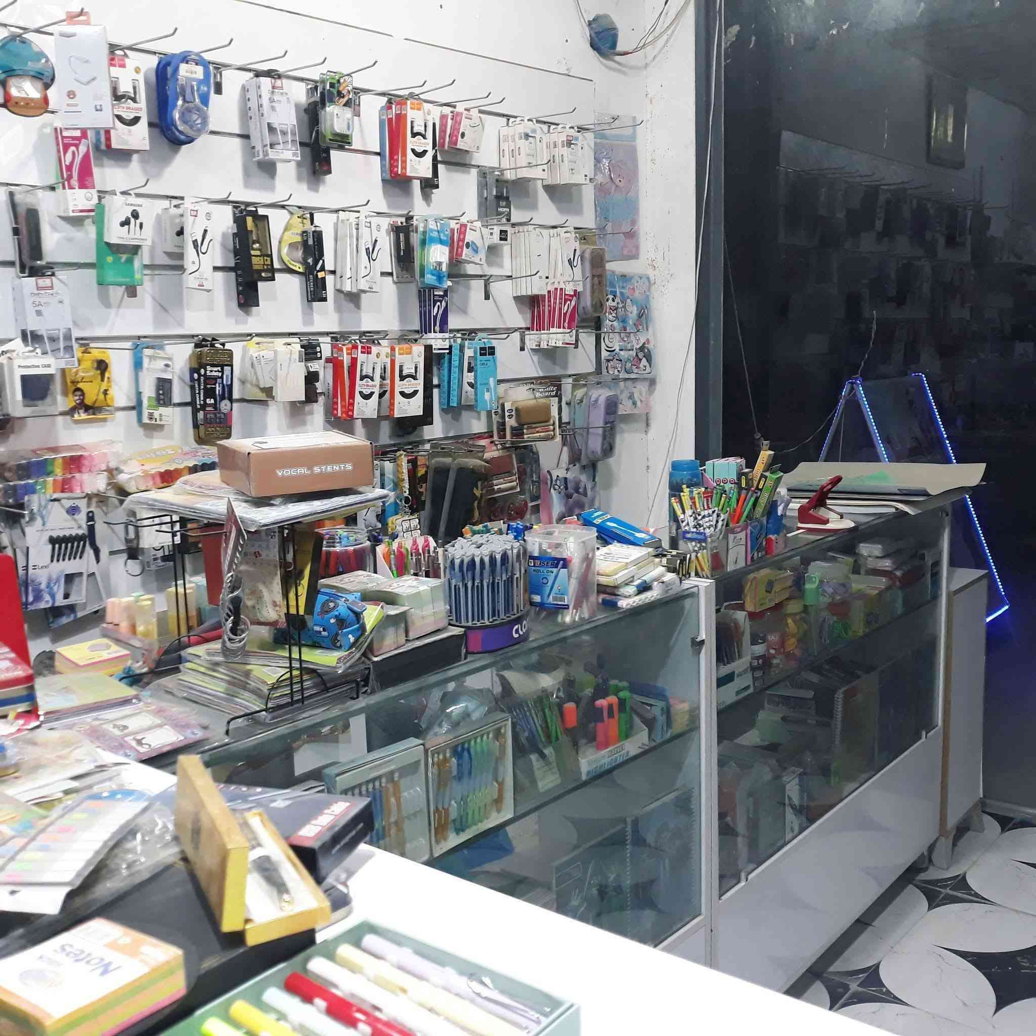 غراض محل للبيع في مجمع الاميرات
ميز و رفوف و فاترينات وحدهن ابيعهن عادي اذا تريد
أما باقي البضاعة ابيعهن كلهن سوة و لحد يواعدني وما يجي
مشكولة الذمة 

للاستفسار مراسلة الصفحة أو واتساب على الرقم 

***********

او تلغرام @saiff0707

يحتوي على 

١_شاشة بلازما 

٢_طابعة عدد ٣

٣_ كامرات عدد ٤ 

٤_طابعة صور كانون 

٥_ جهاز كبس هويات 

٦_ جهاز سبيرول 

٧_ كرسي دوار 

٨_ ميز و رفوف و فاترينات 

٩_ كونفيرا 

١٠_ لوحة عرض مع دفترية 

١١_ بضاعة كاملة القرطاسية و اكسسوارات الموبايلات
