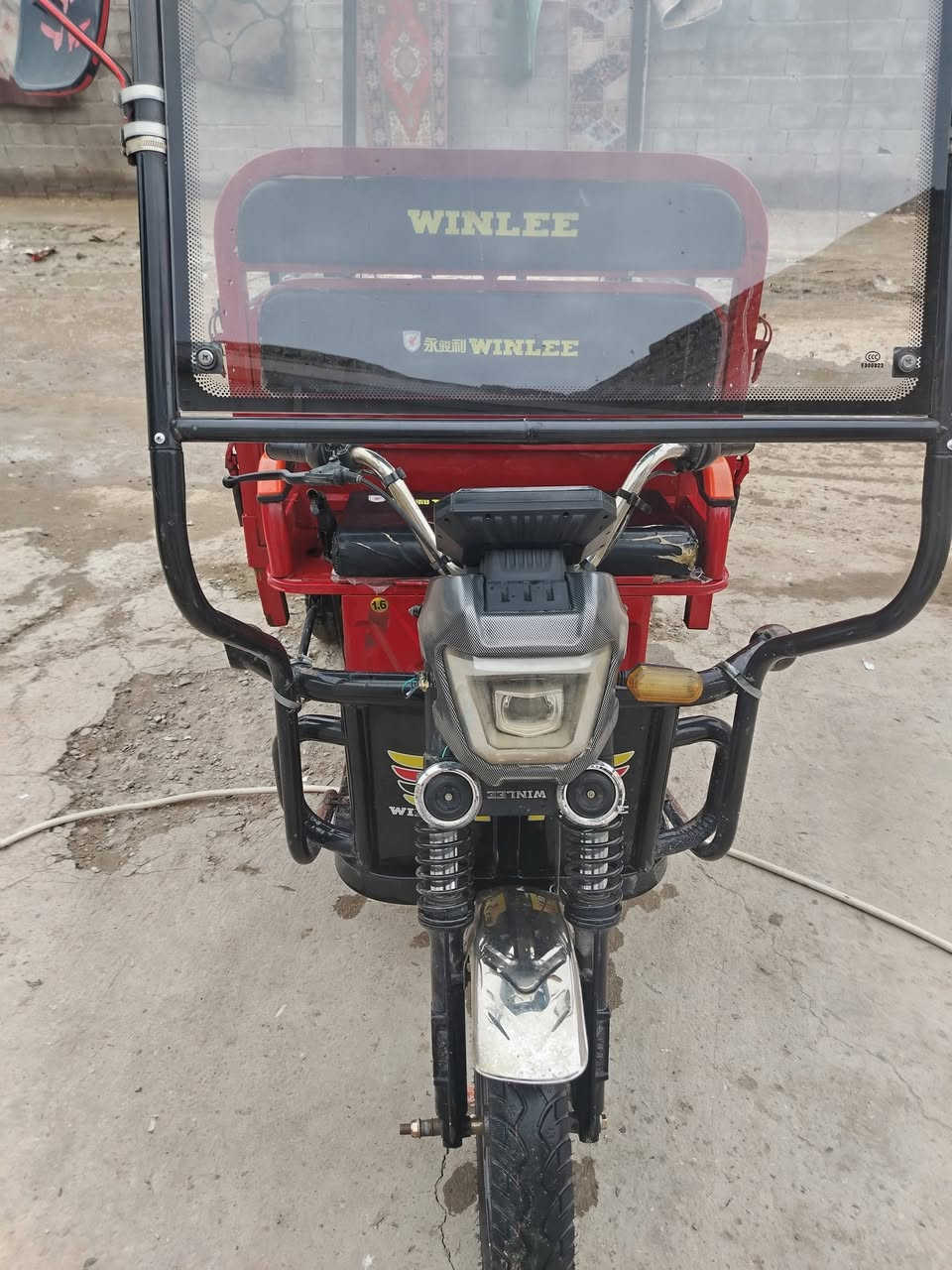 سلام عليكم ستوتة شحن البيع نضيفة بطاريات ستة كاملة ماناقصهة اي شي بس بيهة بطارية وحدة تعبانة ***********رقم الواتساب او راسني خاص
