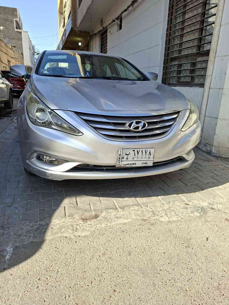 سلام عليكم سوناتا موديل ١٢ لاضربه لاكص لا تبديل لا صبغ سياره من كلشي كامله كير مكينه كلها جديد مكينه دوش تبريد ثلج تحويل مباشر حداد أمامي خلفي جديد سياره مال جناي السعر المطلوب ٩٤ بيها مجال بسيط مكان السياره بغداد رقم الهاتف ***********
