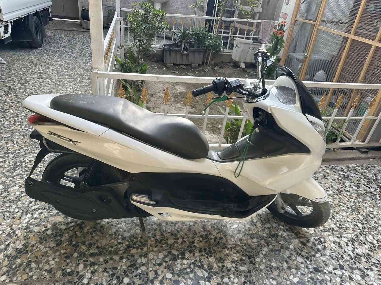 للبيع دراجه pcx ياباني الاصلي  مكينه 150نوزل خطين ستان كهربائي حساس ازدحام دراجه جديده  حساس شلعه معدل خير من الله دراجه تتعب تكول جديده مال جناي  مكان بغداد المدينه الصدر  السعر مليون و 400  وبيهه مجال والاستفسارهاذ رقم 
***********
