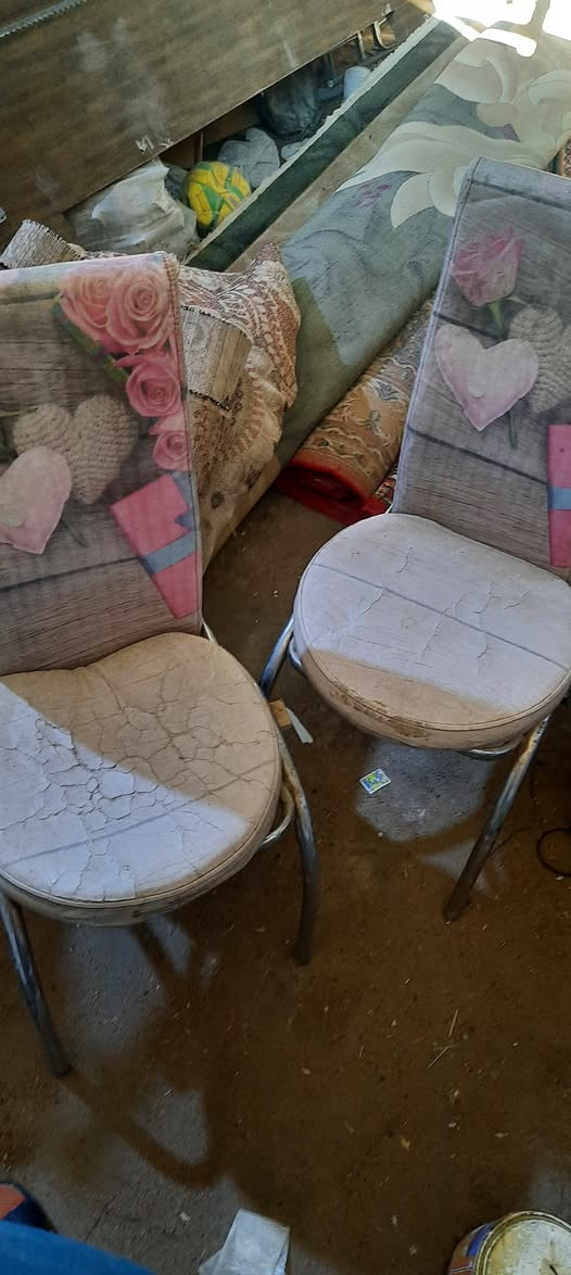 البيع كراسي سعر 《25》 عدد 2 عنوان ميسان عماره اتصل 《***********》 عمارة, ميسان
