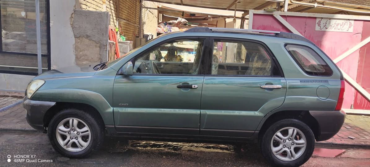 السلام عليكم  كيه سبورتج 2008 سياره مكفوله كفاله عامه كير ومكينه خير م̷ـــِْن الله̥ تخم تاير حداديه جديده تبريد شغال فتح بلقمار مكينه V6 رقم انكليزي بئسمي بغداد السعر 100ورقه وبيهه مجال حك الجيه ***********
