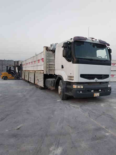 السلام عليكم للبيع عربانه حدادة ابو حيدر تركيه طول ١٣ و٦٠  اربع محاور جوبلس 2 رفاعات تخم تاير ما مشتغل تخم بنز شرط تخم جوبلس عربانه جاهزه مابيها اي نقص 
سعر 120 ورقه وبيها مجال بدون فصخ وربط
 الشراي يتصل ***********
***********
