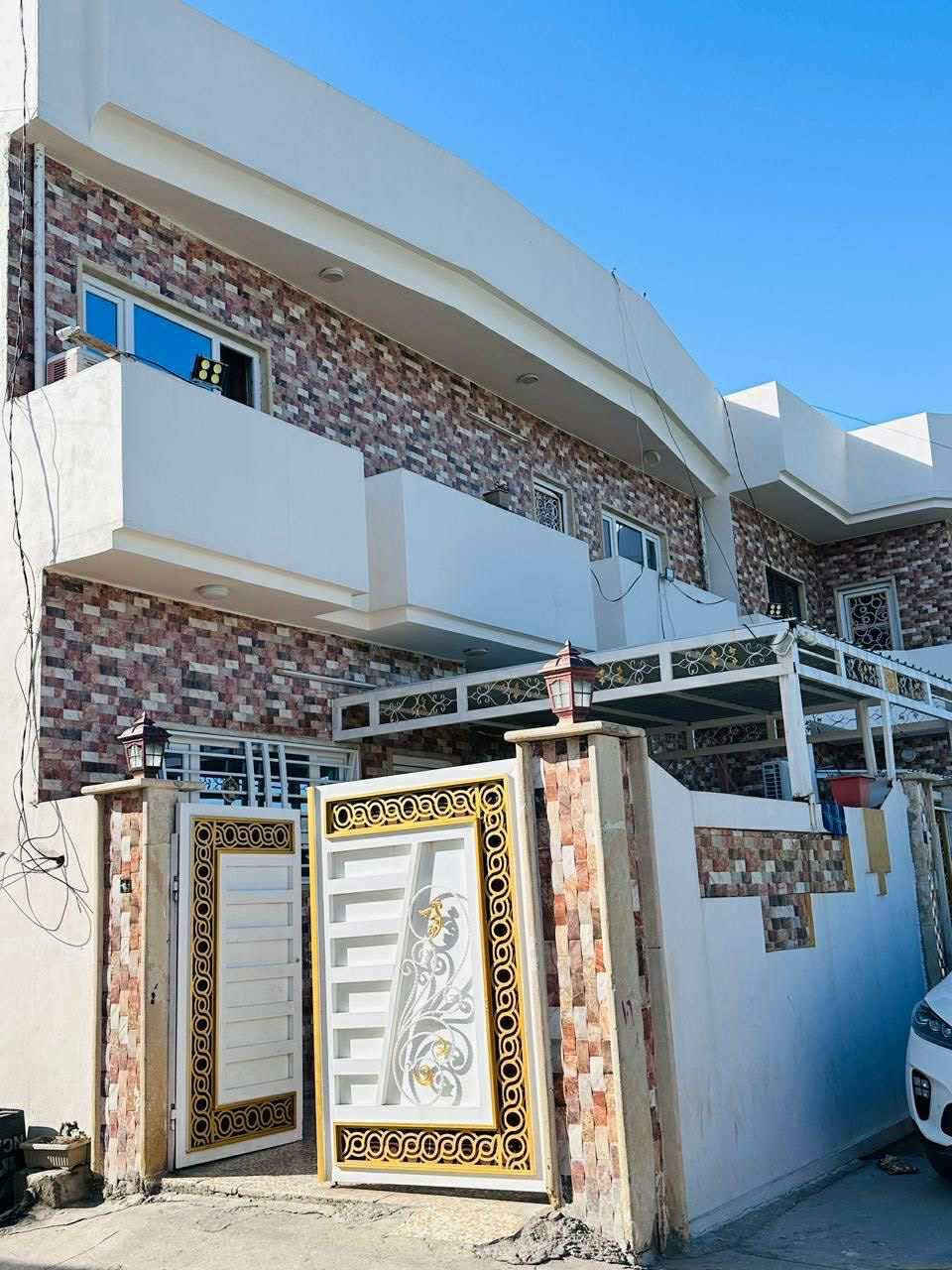 بيت للبيع في حي الملايين الأولى قرب فلل العناز الأرض ملك صرف مساحة ٢٤٠متر يحتوي على ط١ غرفتين نوم مشتملات استقبال مطبخ ط٢ غرفتين نوم مشتملات بيت ركن الاستفسار اتصال رقم ***********
