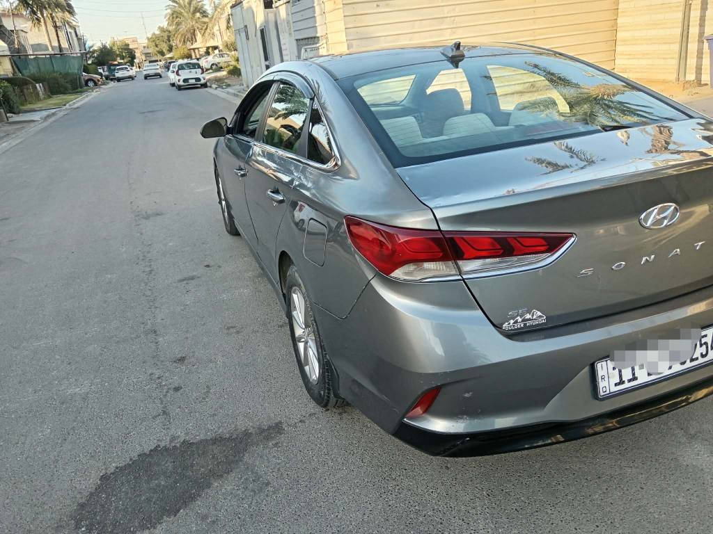 سوناتا 2019
محرك 2.4 Gdi 
موصفات كامره دواره نقط عمياء كروز سرعه شاشه بلاديه اي بي اس تبريد ثلج
بيه ثلاث قطع صبغ سطحي بدون دواخل وبدون يرباك وبيه مكانين بارد موضح بلسونار
ماشيه 71
رقم بغداد جديد
مكاني بغداد العامريه *********** بغداد, العراق
