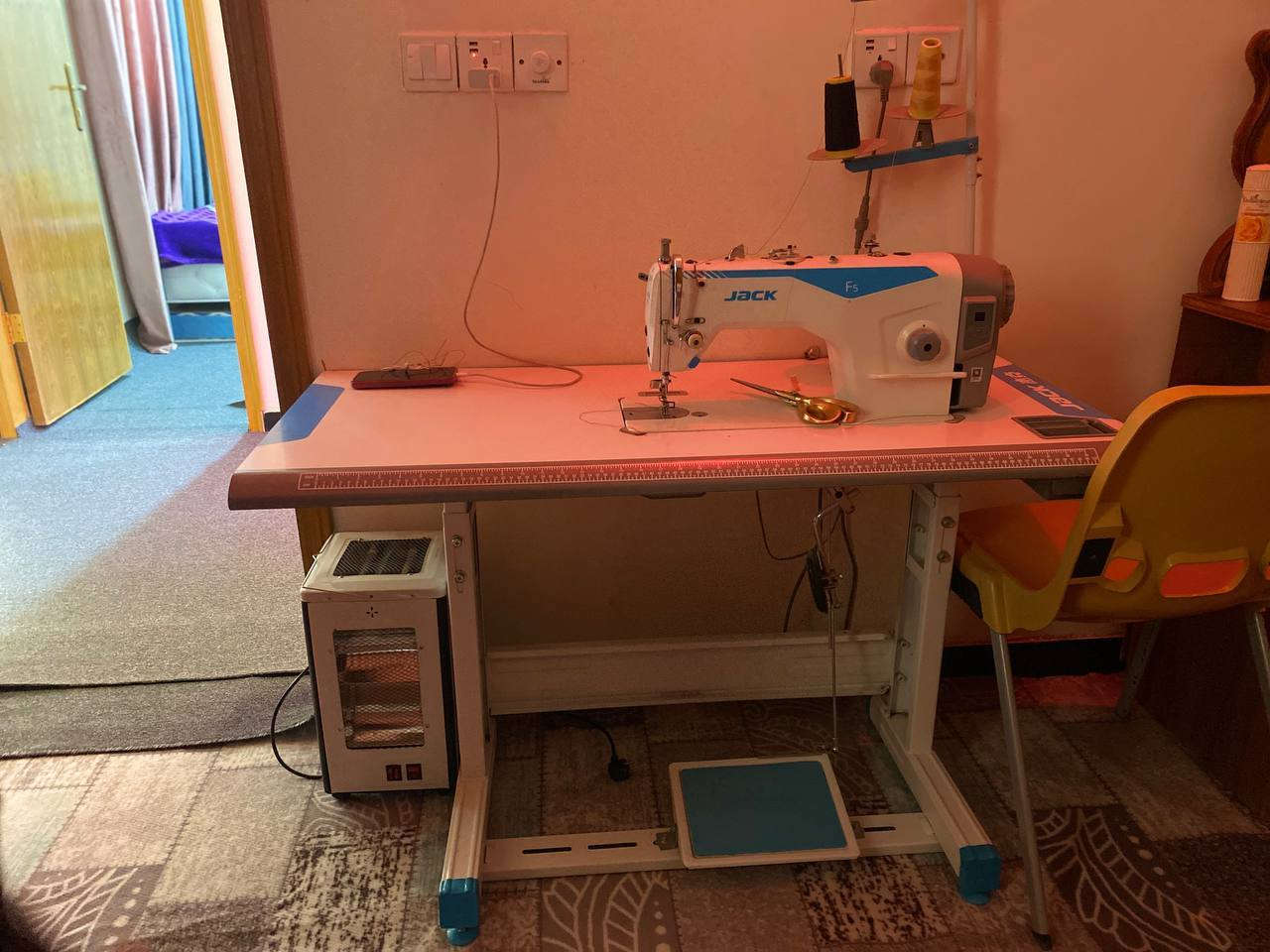 سلام عليكم مكينه JACK للبيع استخدام قليل المكان النجف الاشرف للاستفسار ***********
