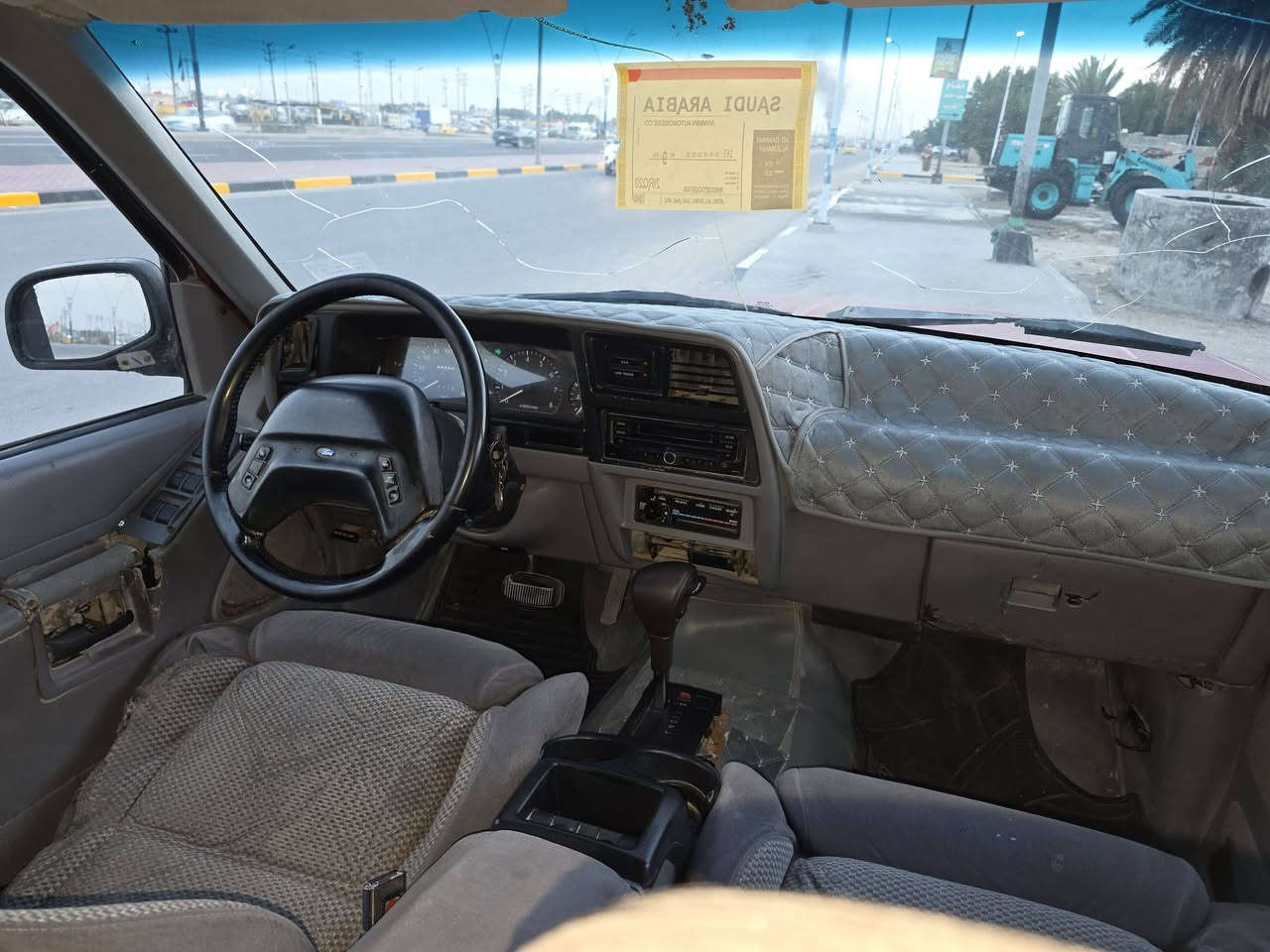 السلام عليكم فورت اكس بلور مديل ٢٠٠٠٠رقم بصره السنويه بعده مانتهيه مكيه وكير ٢٥٠٠ بطه جدد حداديه تخم تاير كله جديد مكفلوله من الضربه السعر ٣٨ الشراي يتصل البصره الزبير ***********
