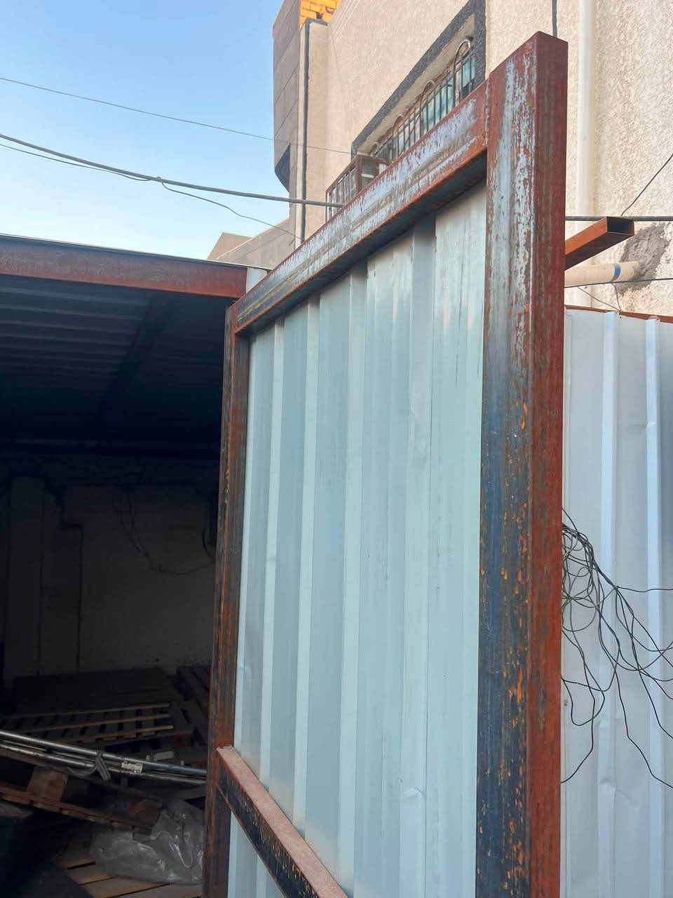 للبيع الارتفاع ٣ متر والعرض ٦ *٦
عنواني بغداد الامين الثانية خلي سعرك بالي يرضي الله علماً صار ٤ اشهر من شديته


**إذا كنت صاحب هذا الإعلان وتريد حذفه لأي سبب، رجاءا أرسل رسالة إلى الدعم الفني**