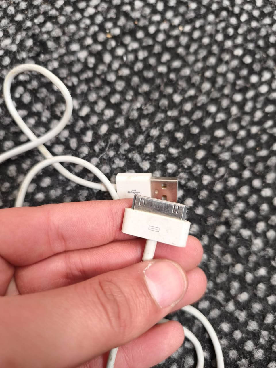 سلام عليكم 
شواحن اجهزة قديمة ايفون سامسونج وسوني اريكسن وسيمنز 
متوفر عدد الجميع شغال وعلى الفحص 
متوفر توصيل لكل المحافضات 
او الاتصال على رقم ***********
