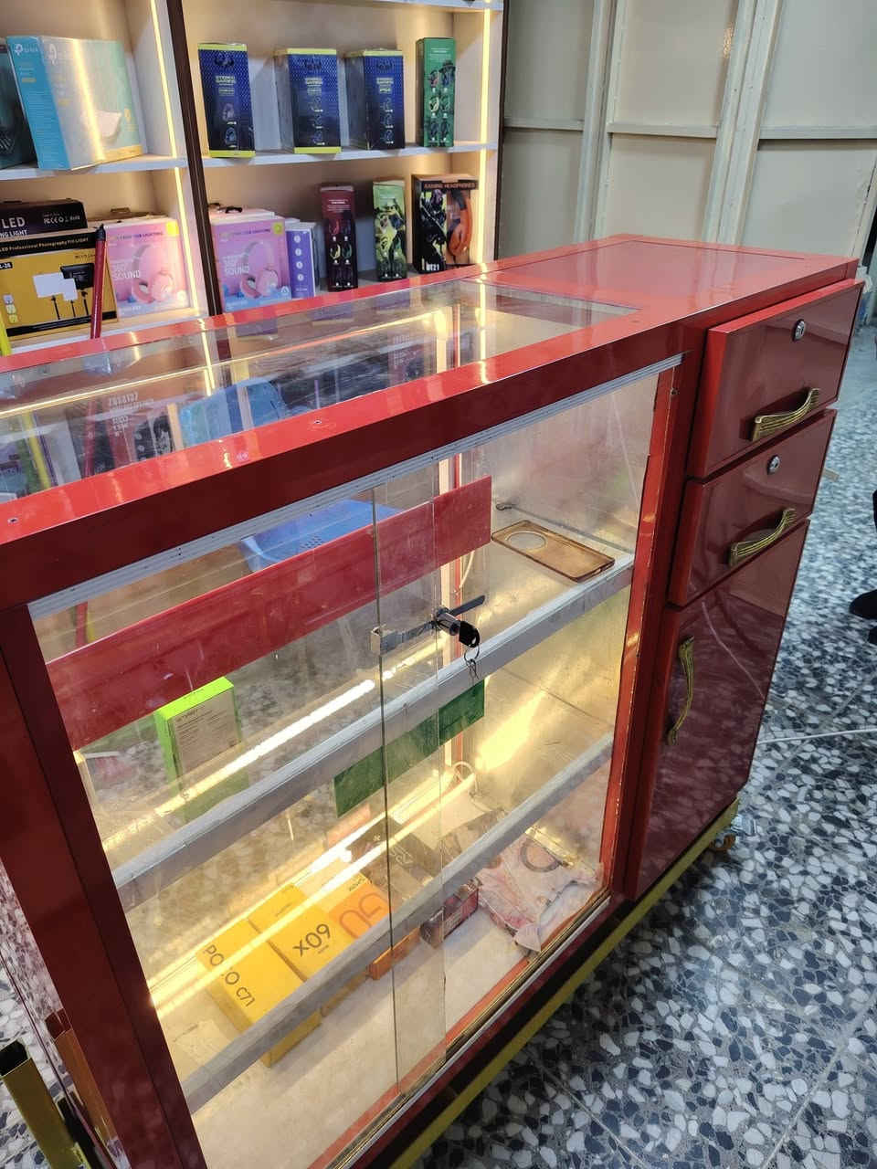 سلام عليكم ورحمة فاترينا المنيوم جام ابوالسته مجرات ومحزن وناره داخليه سعر ١٠٠ قفل مكاني حسينيه الراشديه شراي يتصل بي وتساب *********** ابوحسين
